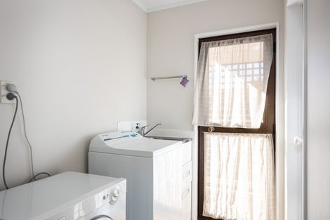 Photo of property in 32 Poplar Grove, Whalers Gate, New Plymouth, 4310