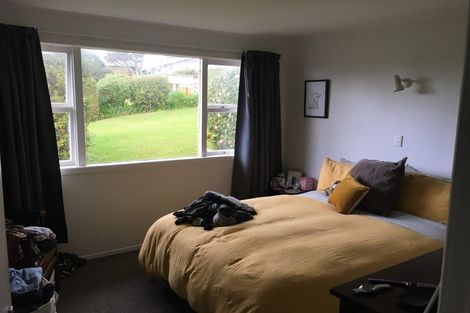 Photo of property in 2/17 Scarboro Terrace, Murrays Bay, Auckland, 0630