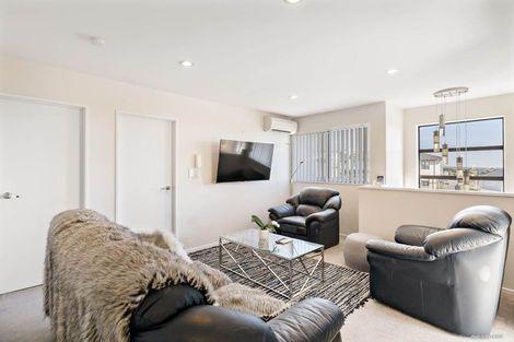 Photo of property in 25 Kereru Rise, Papakura, 2110