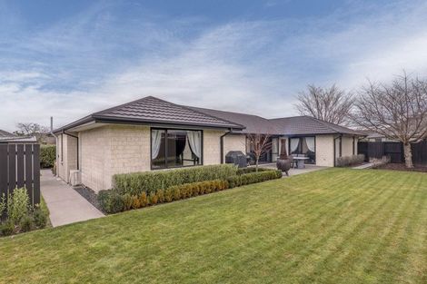 Photo of property in 18 Dunaverty Place, Broomfield, Christchurch, 8042