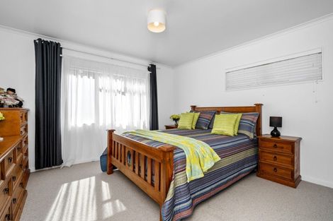 Photo of property in 1 Guildford Place, Bethlehem, Tauranga, 3110