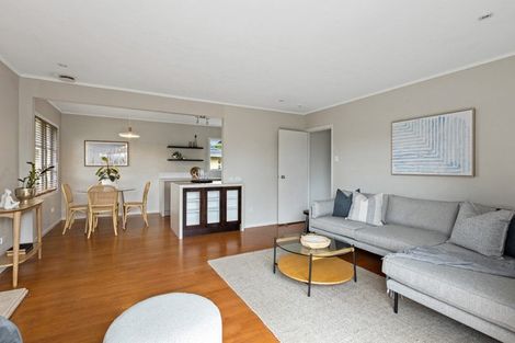 Photo of property in 12 London Street, Te Atatu Peninsula, Auckland, 0610