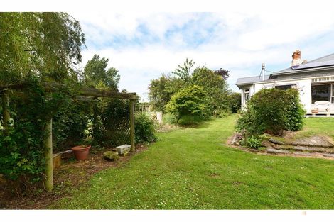 Photo of property in 66 Timaru Road, Waimate, 7924