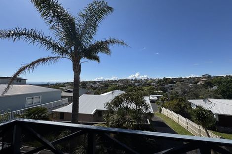 Photo of property in 2/31 Kiteroa Terrace, Rothesay Bay, Auckland, 0630