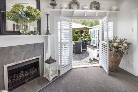 Photo of property in 10 Queens Parade, Devonport, Auckland, 0624