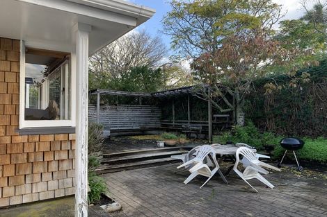 Photo of property in 18 Waiohua Road, Greenlane, Auckland, 1061