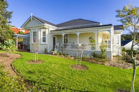 Photo of property in 6 Eastvale Close, Greenhithe, Auckland, 0632