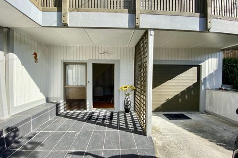 Photo of property in 42 Raroa Terrace, Tawa, Wellington, 5028