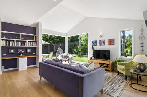 Photo of property in 8 Tree Fern Trail, Campbells Bay, Auckland, 0630