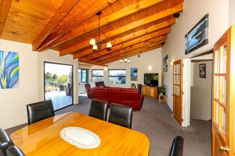 Photo of property in 16 Ridge Lane, New Plymouth, 4310