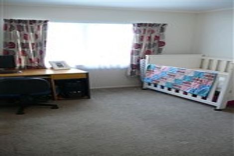 Photo of property in 1/23 Pavola Grove, Glenfield, Auckland, 0629