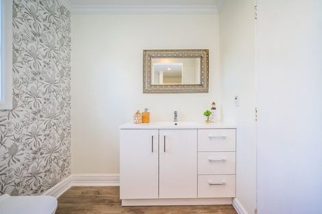 Photo of property in 3 Dennis Grove, Paraparaumu Beach, Paraparaumu, 5032