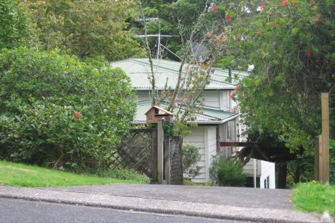 Photo of property in 11 West Lynn Road, Titirangi, Auckland, 0604