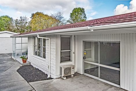 Photo of property in 2/86 Avonhead Road, Avonhead, Christchurch, 8042