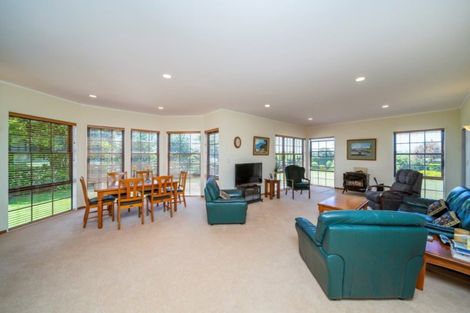 Photo of property in 335 Waihi Road, Hawera, 4673