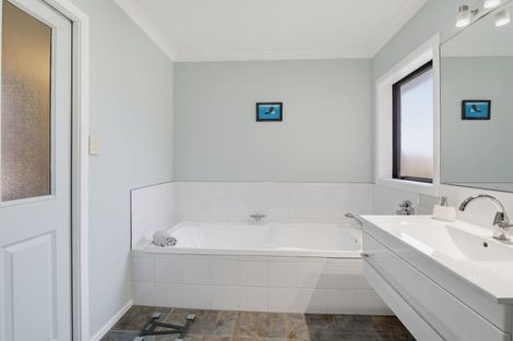 Photo of property in 5 Gilligan Close, College Estate, Whanganui, 4500