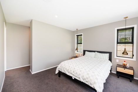 Photo of property in 27 Coutts Way, Fitzherbert, Palmerston North, 4410