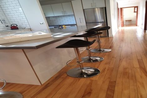 Photo of property in 16 Walton Avenue, Waikanae, 5036