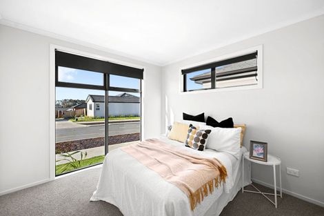 Photo of property in 15 Waruhia Crescent, Rototuna North, 3281