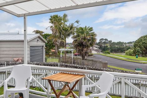 Photo of property in 46 Edgewater Parade, Waiuku, 2123