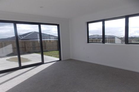 Photo of property in 18 Sardinia Grove, Fitzherbert, Palmerston North, 4410