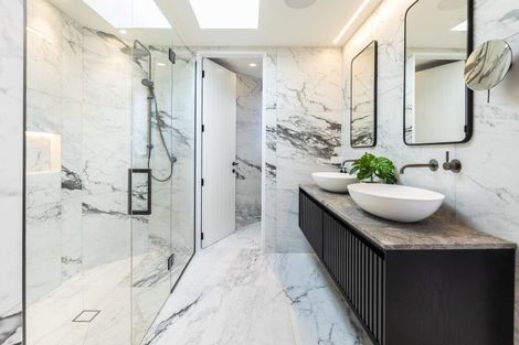 Photo of property in 15 Omeo Crescent, Redcliffs, Christchurch, 8081