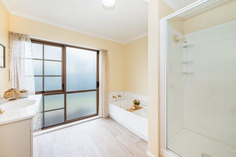 Photo of property in 2b Tawa Street, Waikanae, 5036