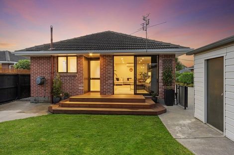 Photo of property in 17 Liverton Crescent, Bishopdale, Christchurch, 8053