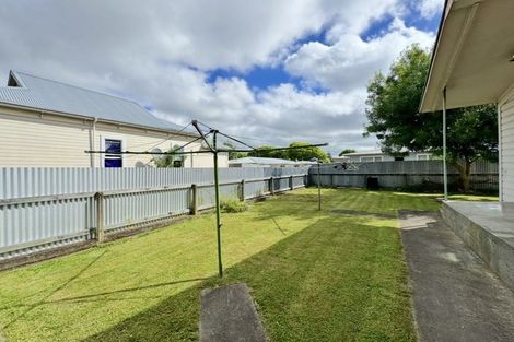 Photo of property in 16 Ada Street, Hokowhitu, Palmerston North, 4410