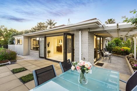 Photo of property in 2 Edgewater Grove, Orewa, 0931