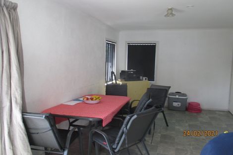 Photo of property in 236 Triangle Road, Massey, Auckland, 0614