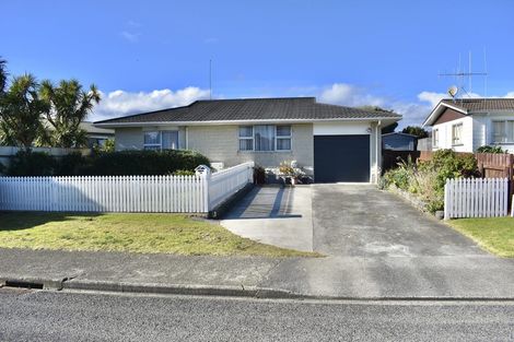 Photo of property in 38 Norfolk Crescent, Otaki Beach, Otaki, 5512