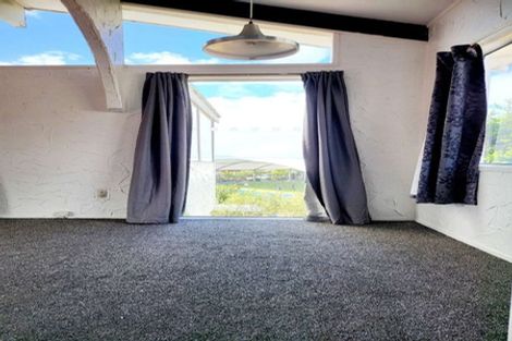 Photo of property in 779 East Coast Road, Northcross, Auckland, 0630