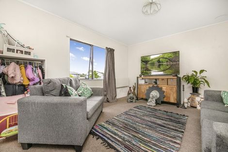 Photo of property in 1/12 De Bloge Place, Clendon Park, Auckland, 2103