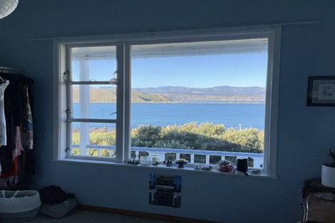 Photo of property in 8 Hungerford Road, Lyall Bay, Wellington, 6022