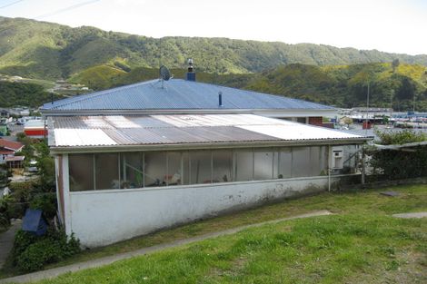 Photo of property in 15 Taranaki Street, Picton, 7220