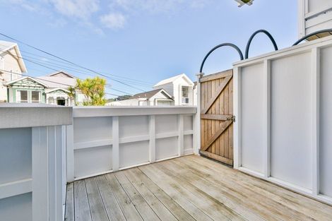 Photo of property in Pirie Street Townhouses, 4/35 Pirie Street, Mount Victoria, Wellington, 6011