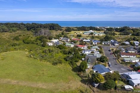 Photo of property in 9 O'rourke Place, Otaki Beach, Otaki, 5512