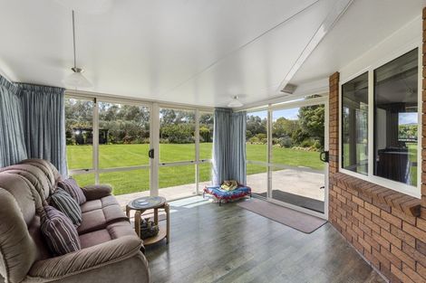 Photo of property in 43 Koputaroa Road, Levin, 5575