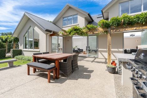 Photo of property in 2 Railway Lane, Outram, 9019