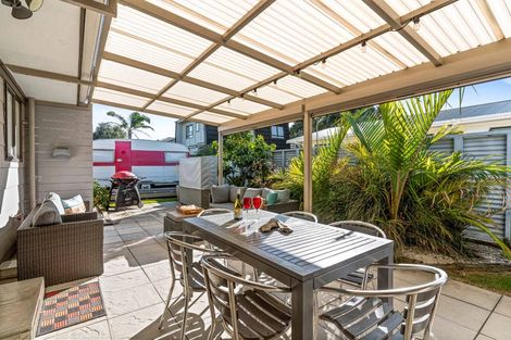 Photo of property in 408 Ocean Road, Whangamata, 3620