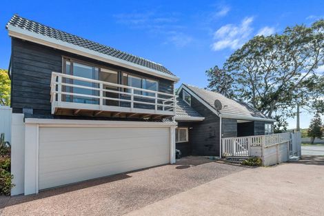Photo of property in 1/82 Knights Road, Rothesay Bay, Auckland, 0630