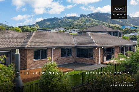 Photo of property in 22 James Nairn Grove, Riverstone Terraces, Upper Hutt, 5018