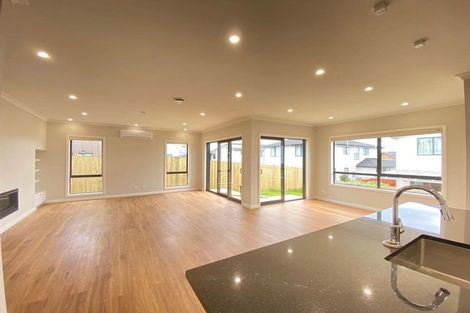 Photo of property in 15 Craigs Way, Hobsonville, Auckland, 0616