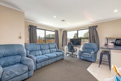 Photo of property in 2 Angelina Way, Kelvin Grove, Palmerston North, 4414