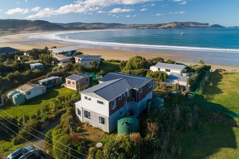 Photo of property in 529 Waikawa-curio Bay Road, Curio Bay, Tokanui, 9884