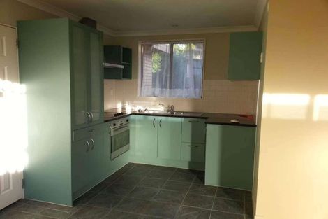 Photo of property in 2 Ballyward Close, East Tamaki, Auckland, 2013