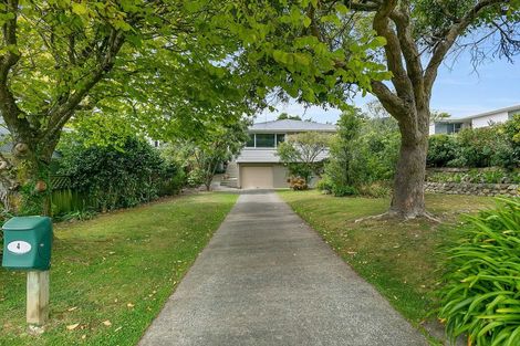 Photo of property in 4 Ranui Terrace, Tawa, Wellington, 5028