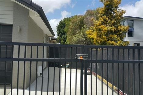 Photo of property in 108 Simpson Road, Henderson Valley, Auckland, 0614