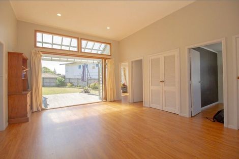 Photo of property in 11 Ramwall Place, Weymouth, Auckland, 2103